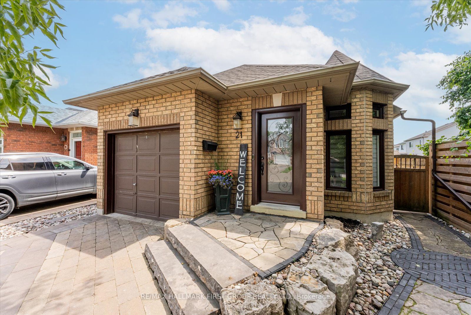 21 Hogan Cres