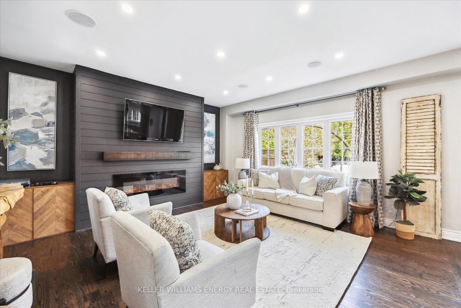 24 Knox Crescent
