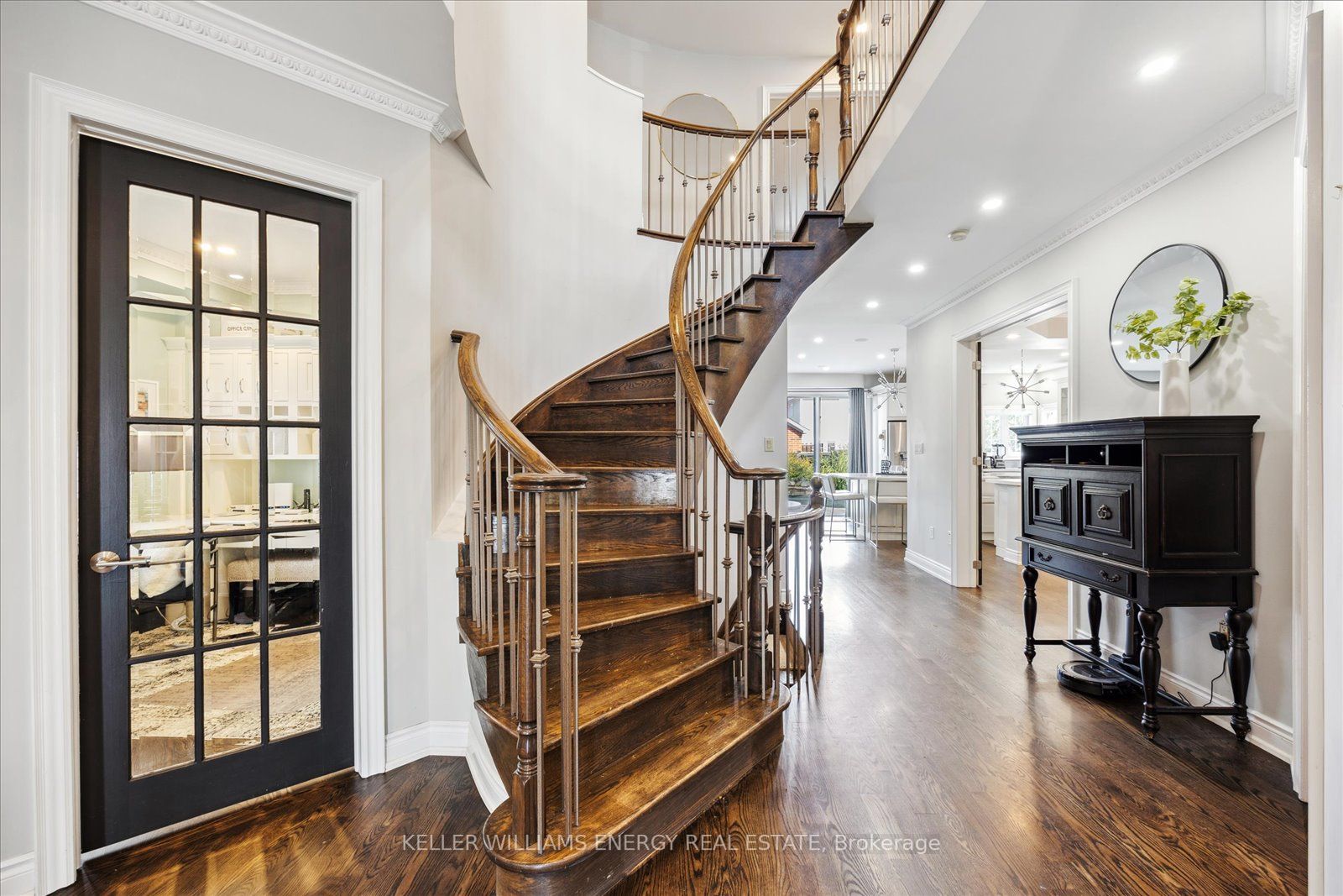 24 Knox Crescent