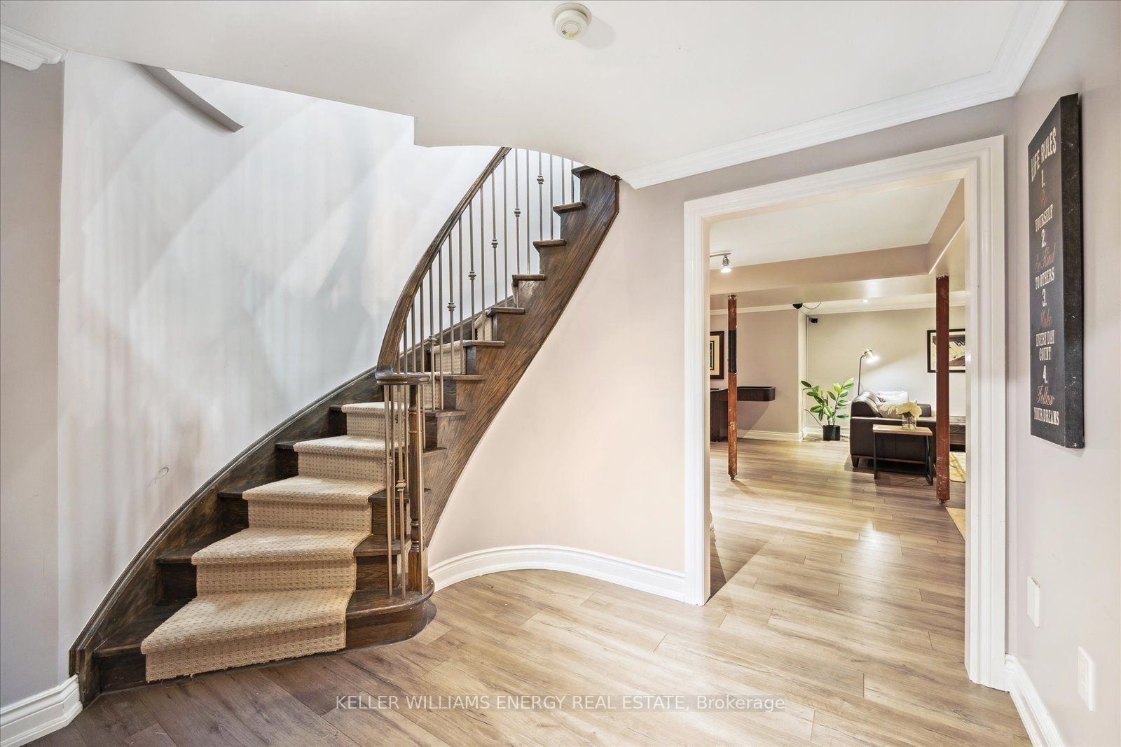 24 Knox Crescent