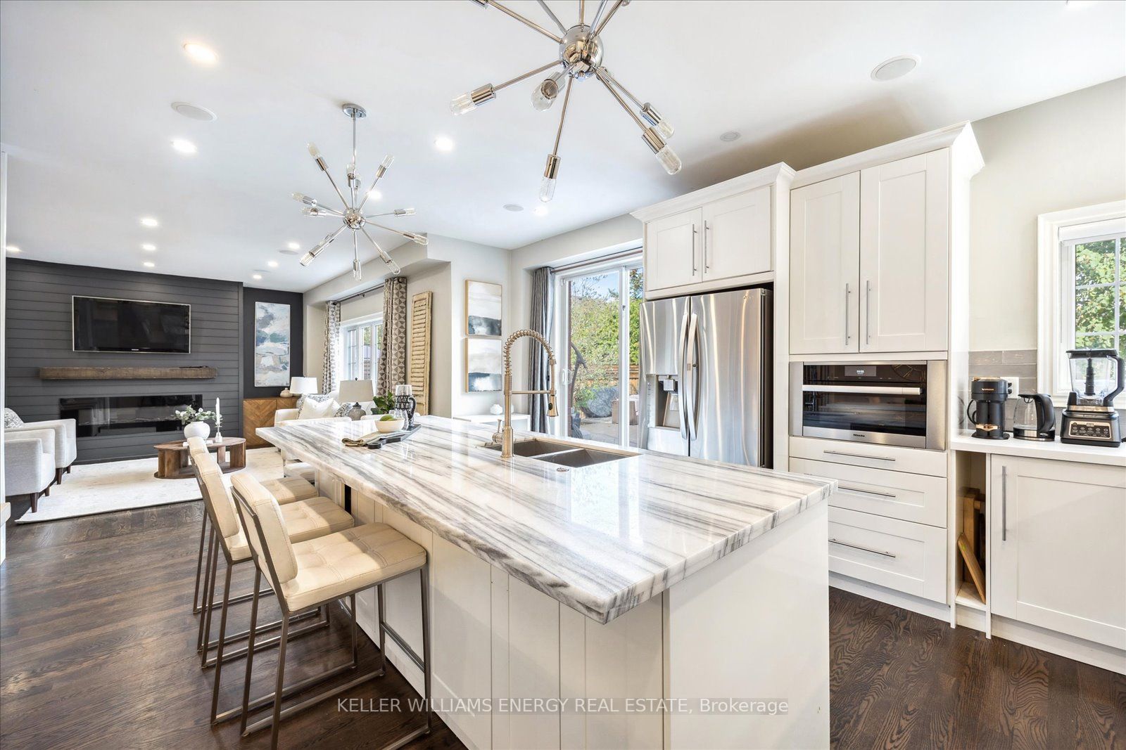 24 Knox Crescent
