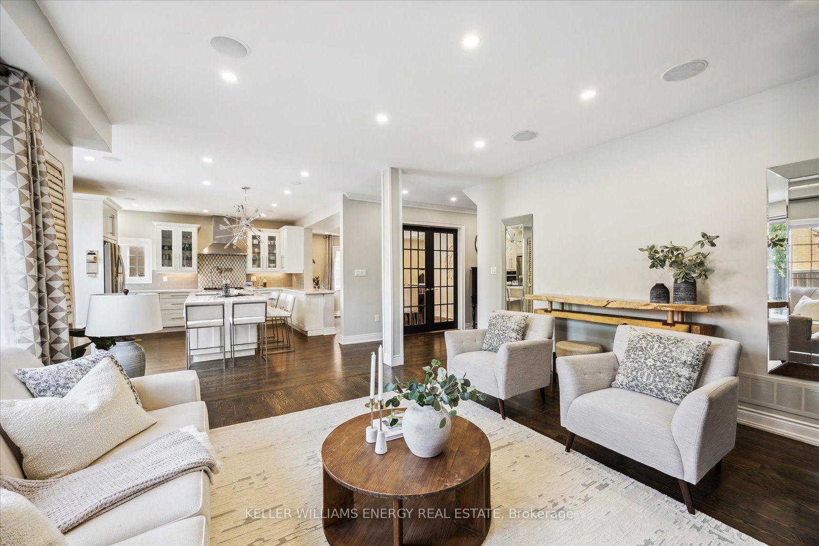 24 Knox Crescent