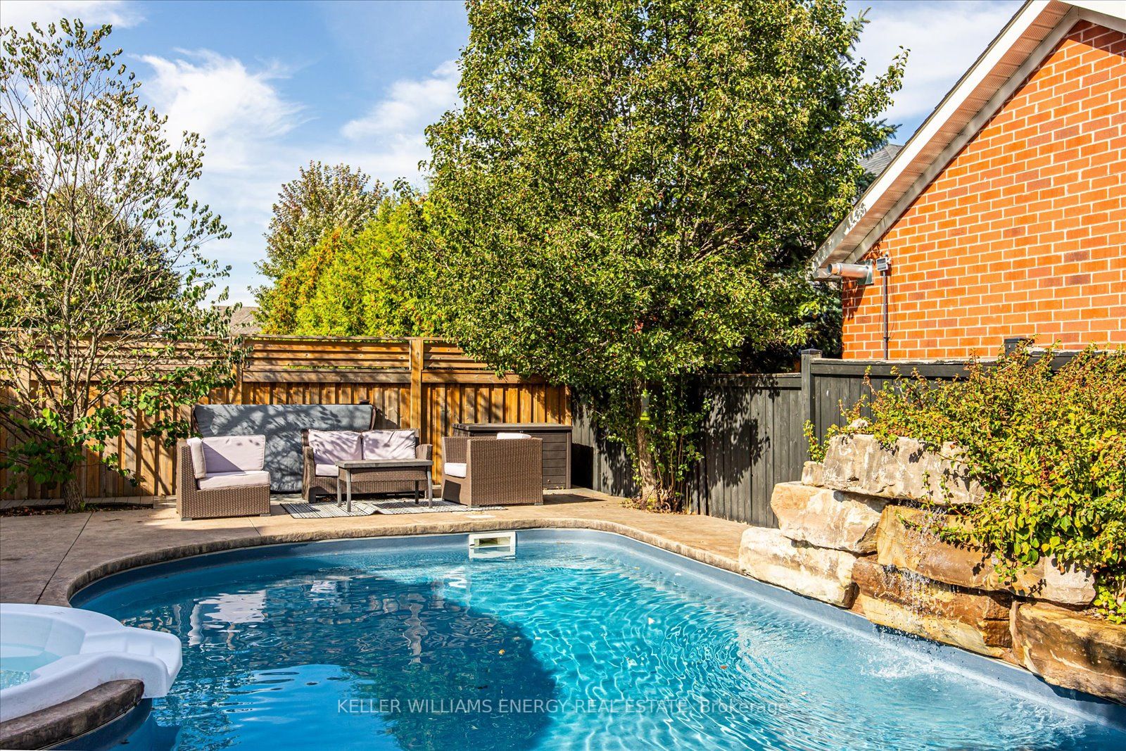 24 Knox Crescent
