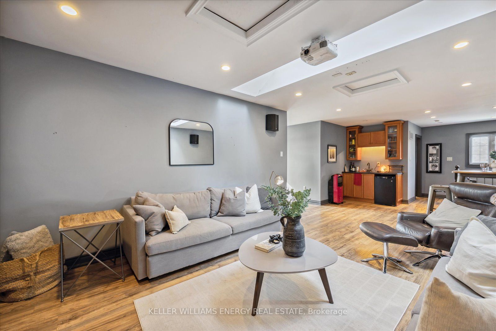 24 Knox Crescent