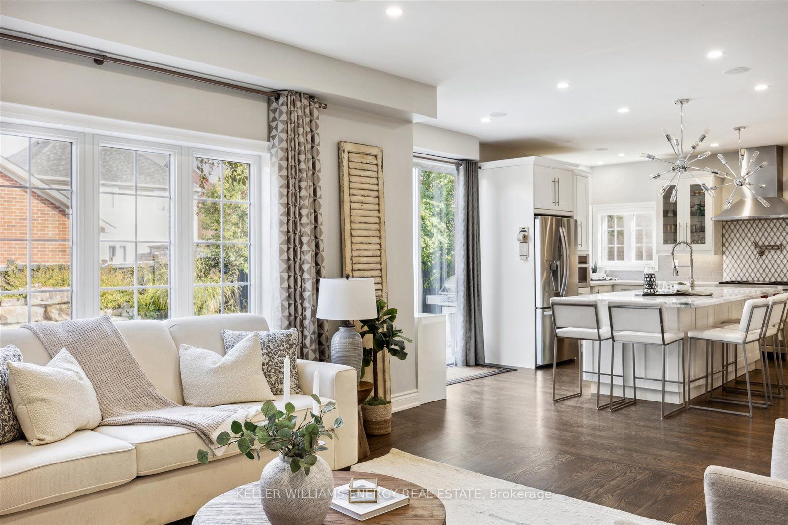 24 Knox Crescent