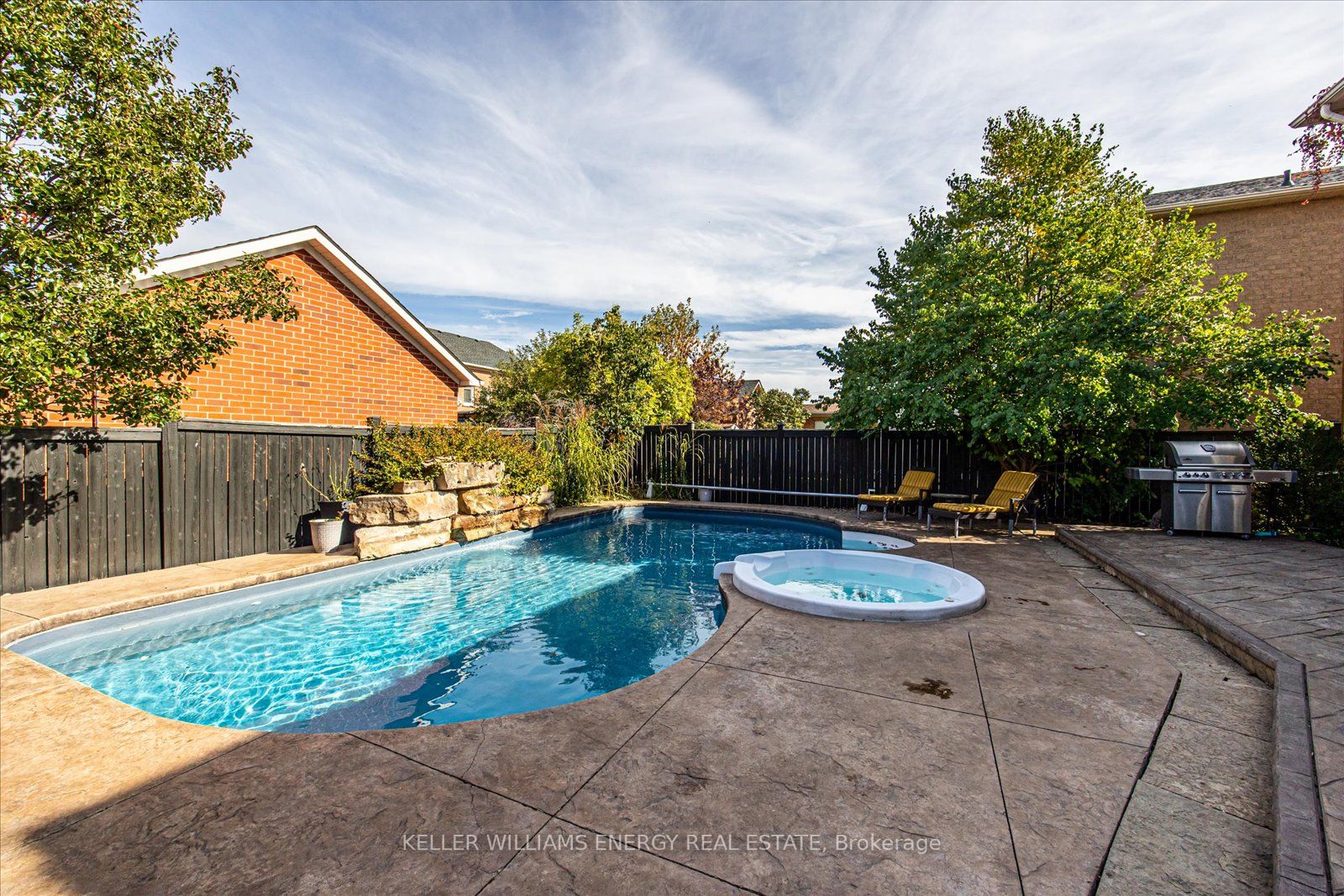24 Knox Crescent