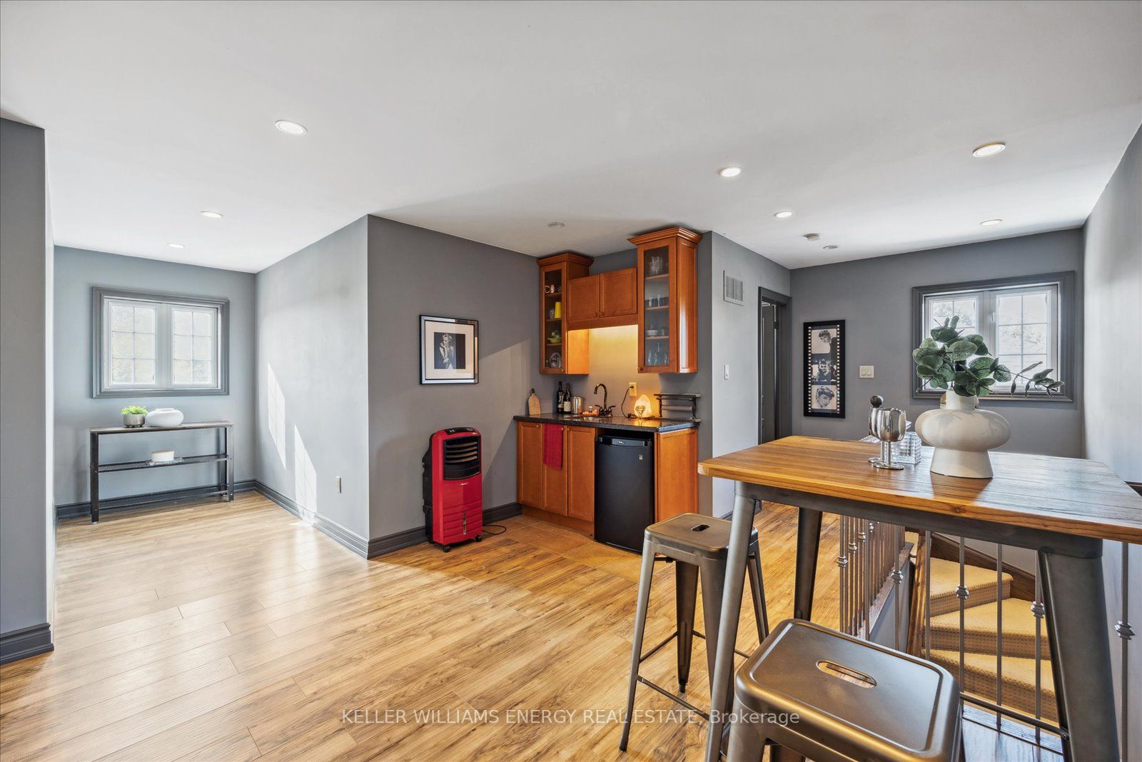 24 Knox Crescent