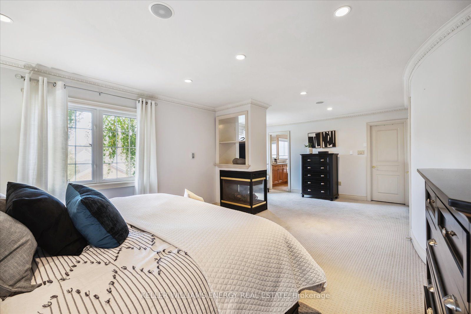 24 Knox Crescent