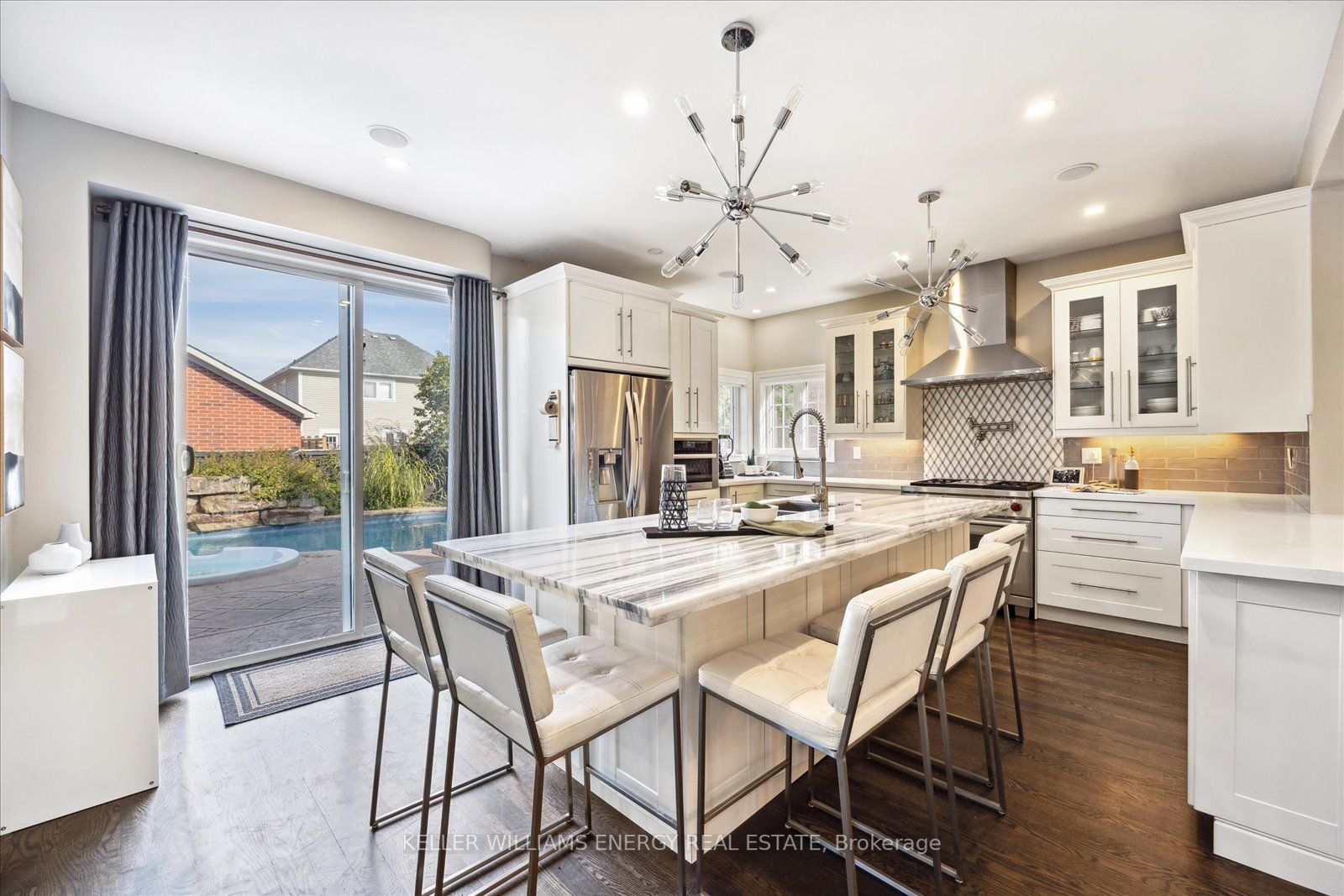 24 Knox Crescent