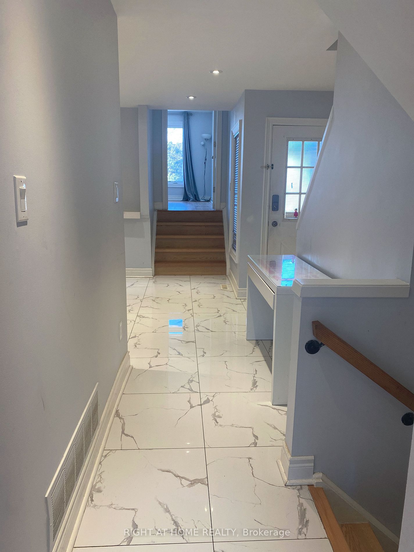 102 Seamist Cres