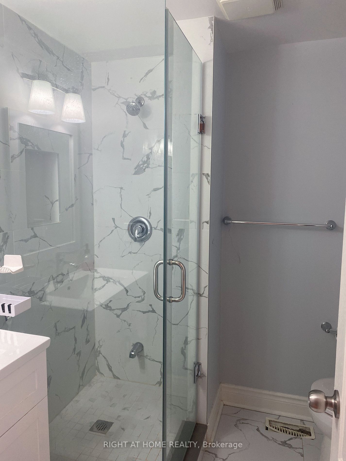 102 Seamist Cres