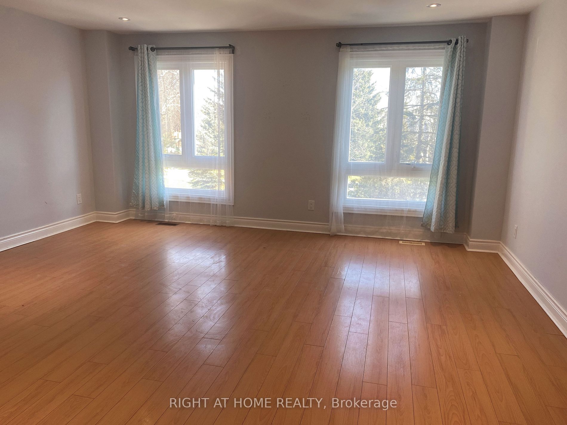 102 Seamist Cres