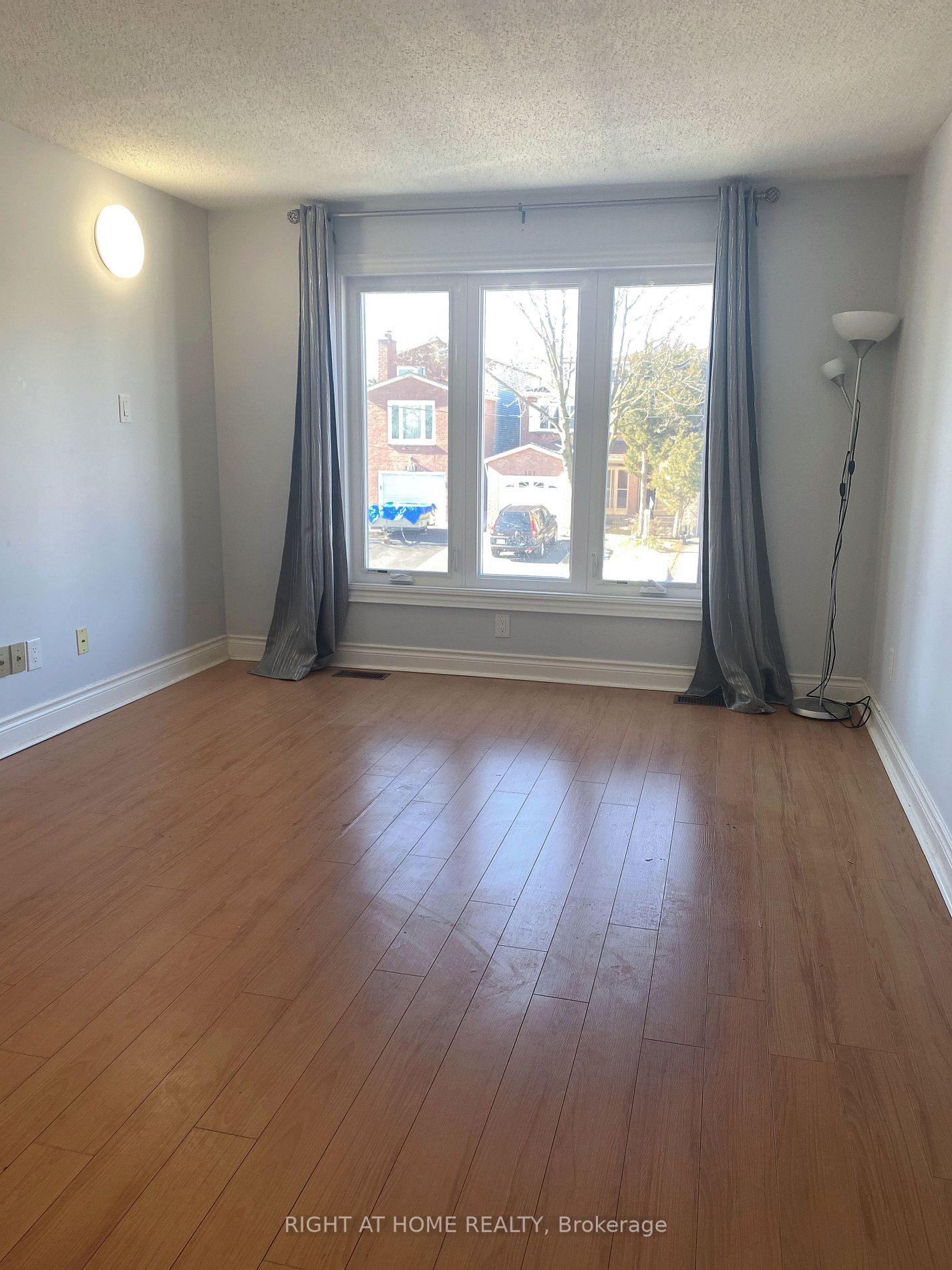 102 Seamist Cres