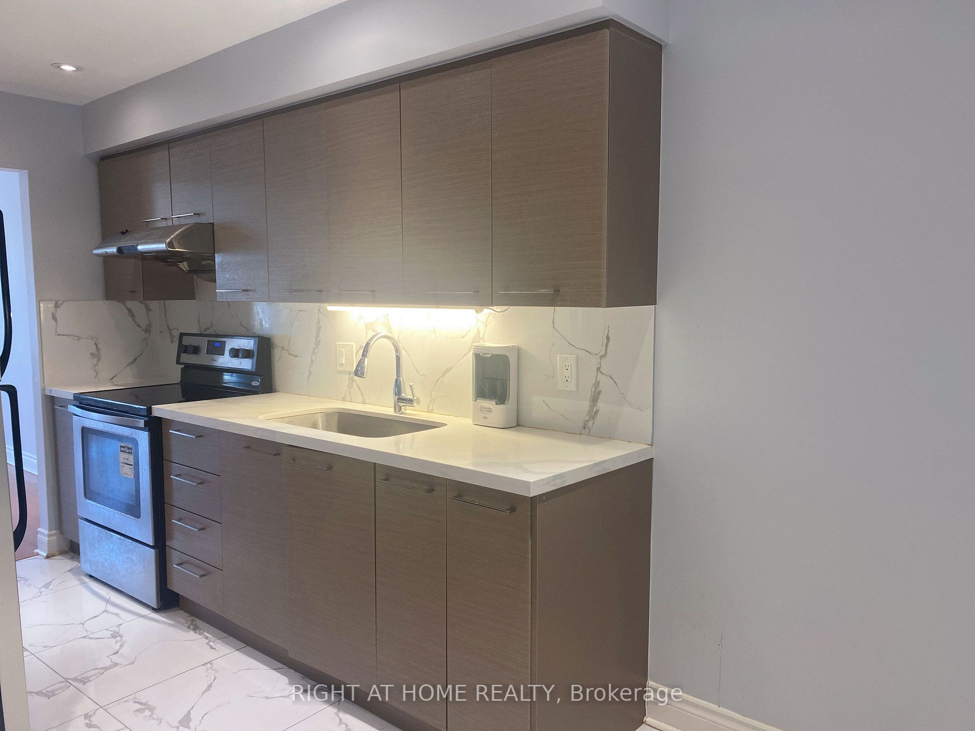 102 Seamist Cres