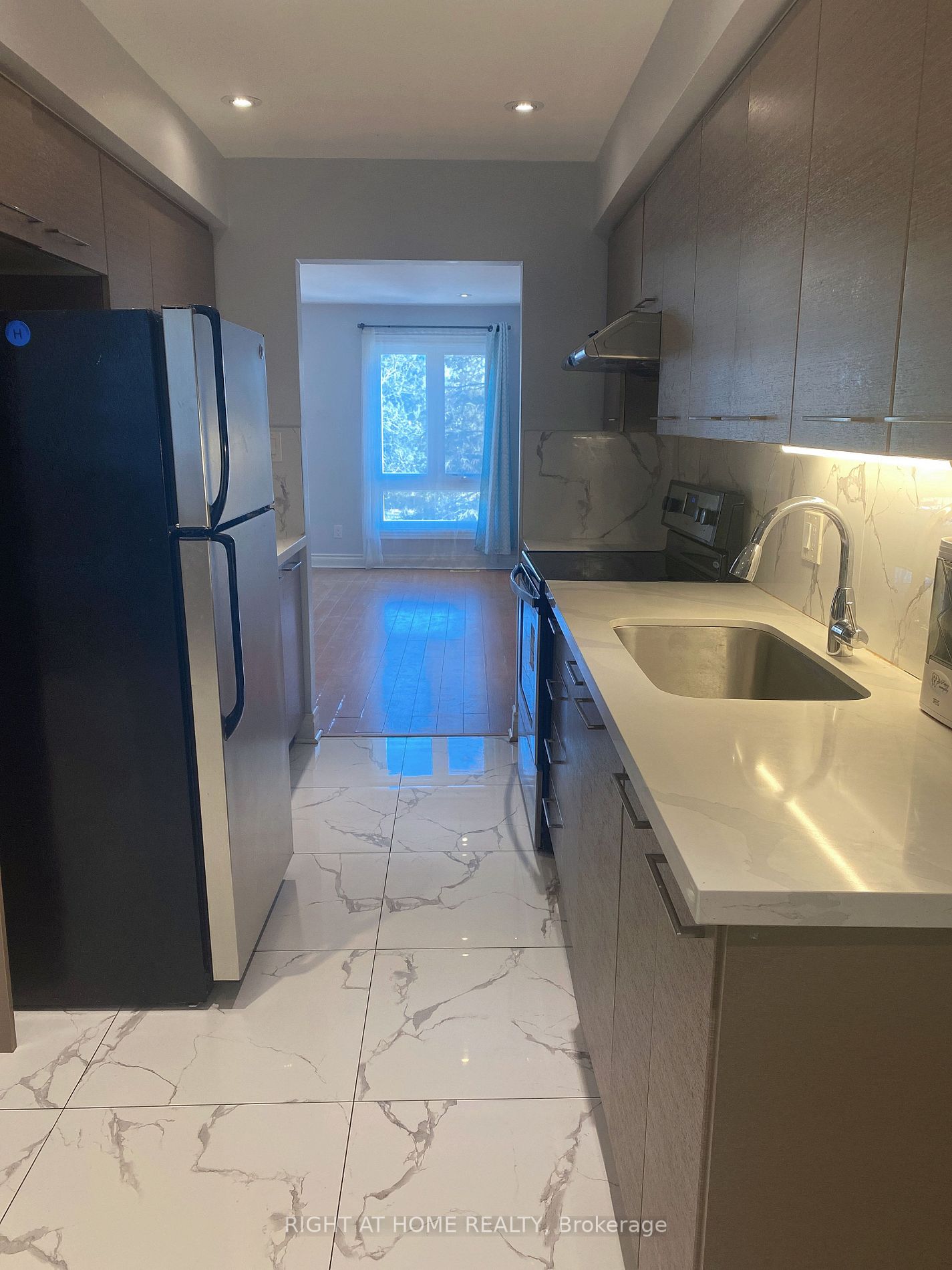102 Seamist Cres