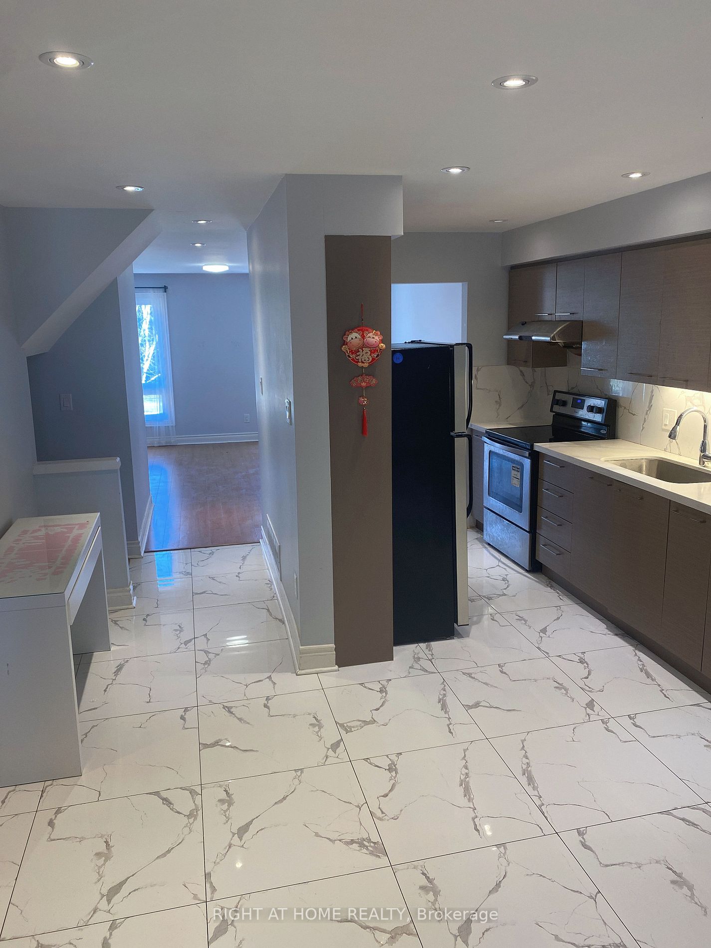 102 Seamist Cres