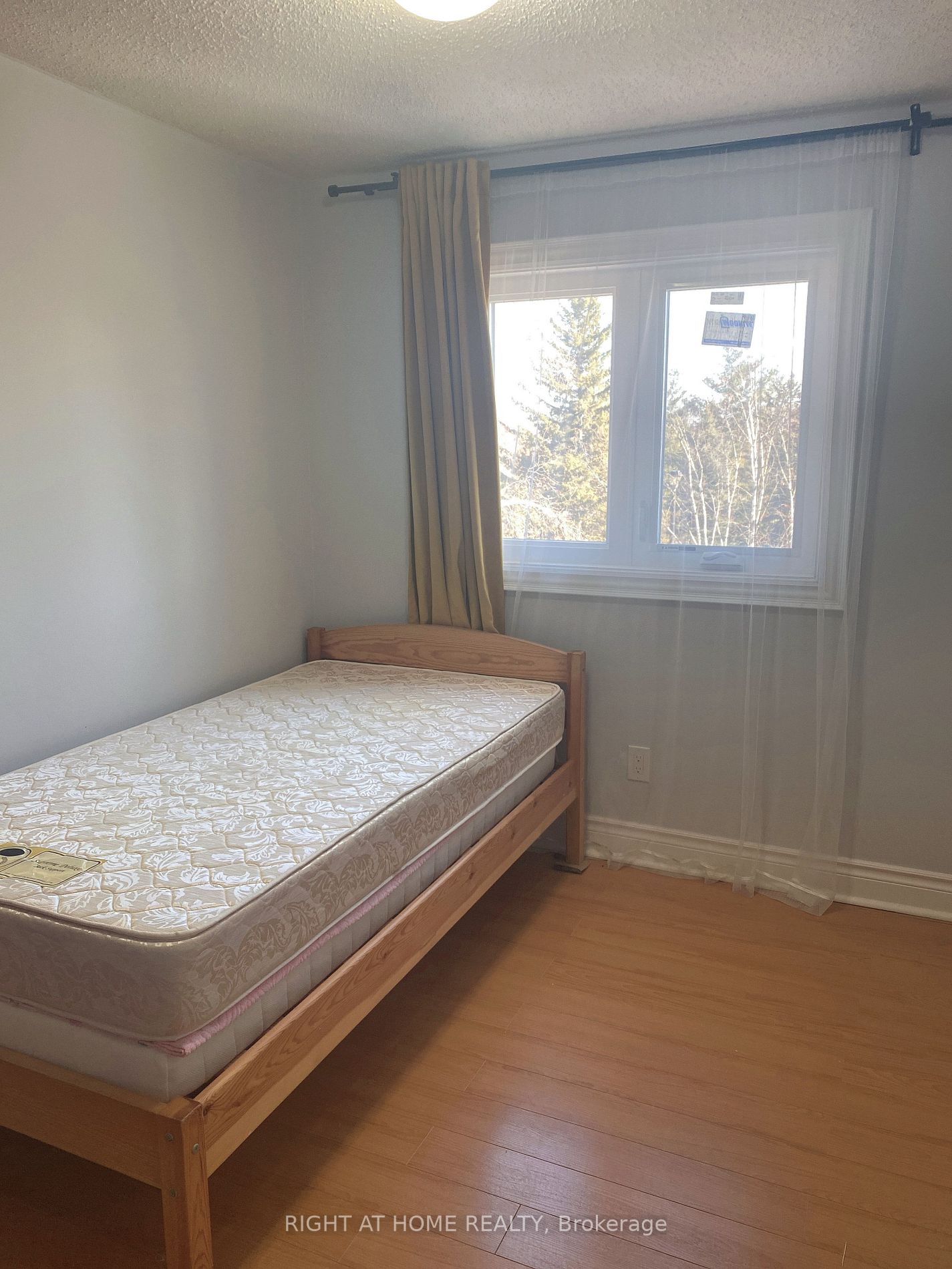 102 Seamist Cres
