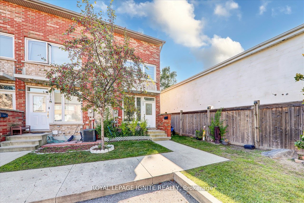 8 Fairwood Cres, #123