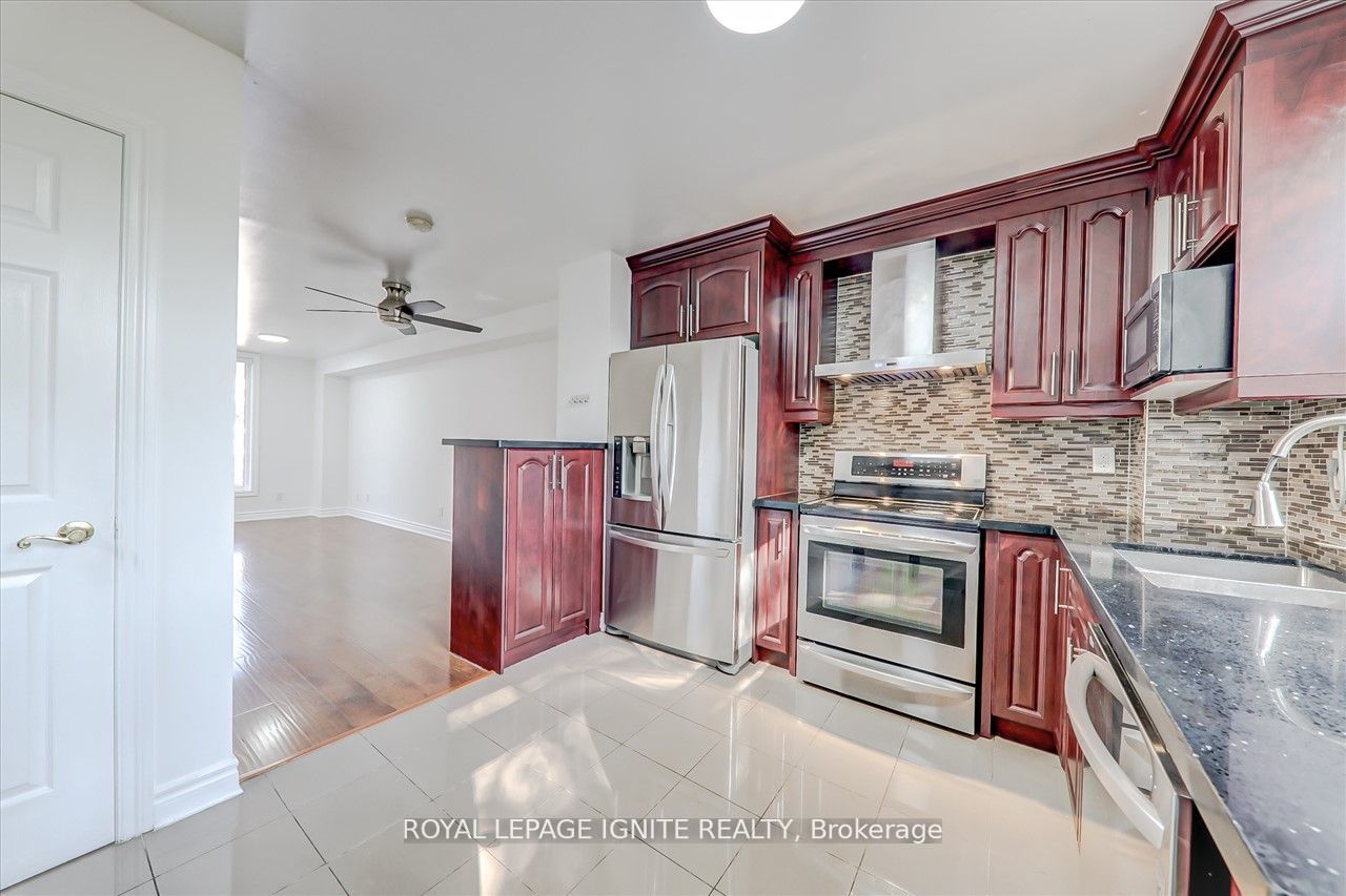 8 Fairwood Cres, #123