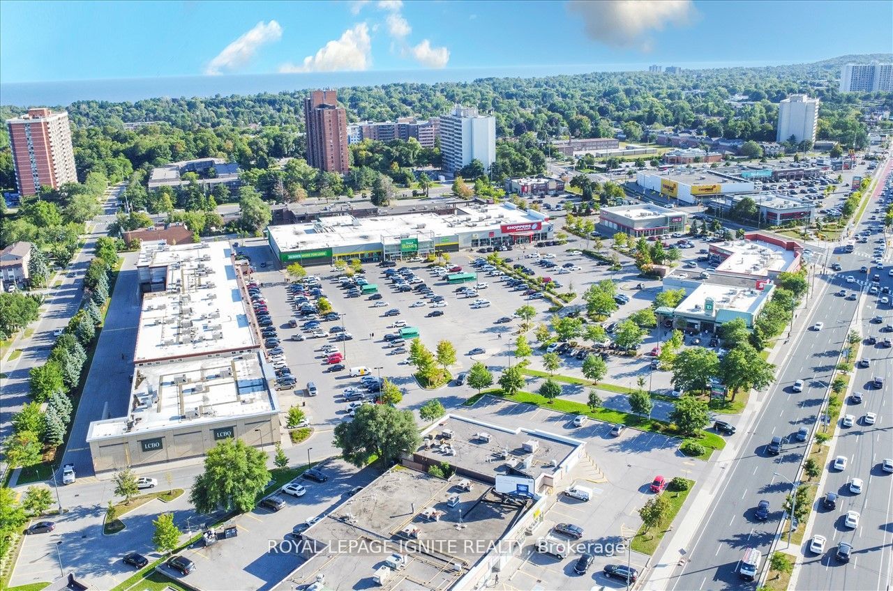 8 Fairwood Cres, #123