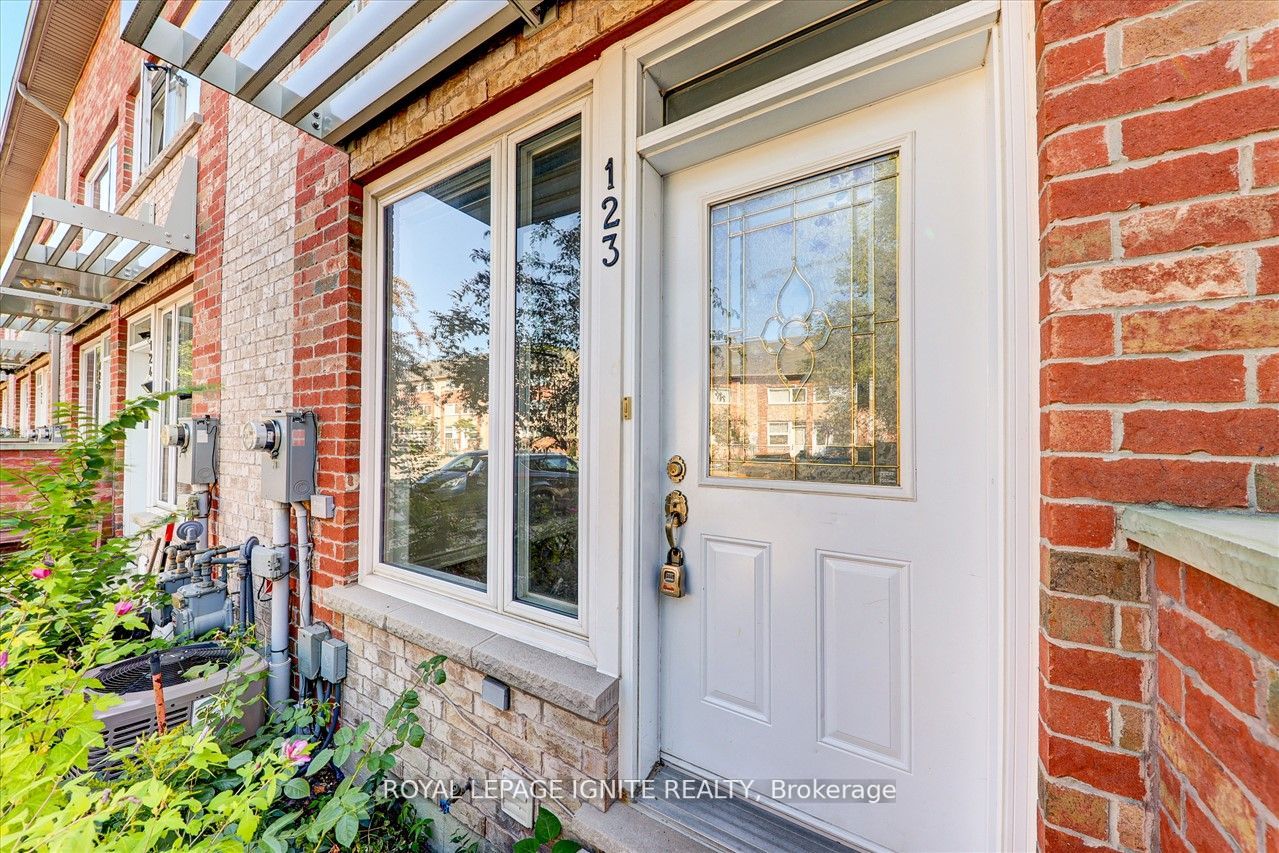 8 Fairwood Cres, #123