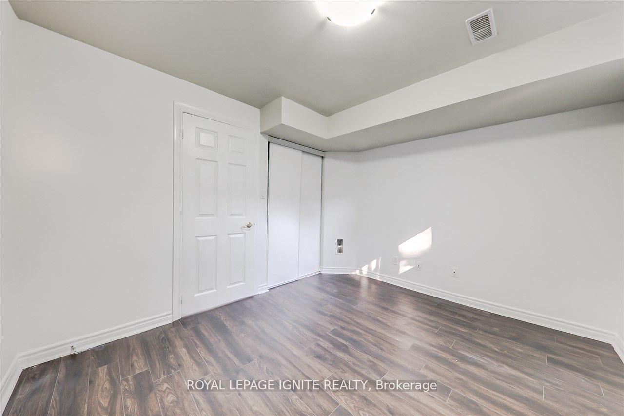 8 Fairwood Cres, #123
