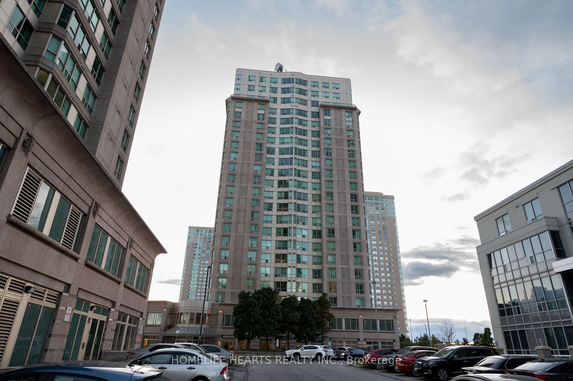 18 Lee Centre Dr, #1001