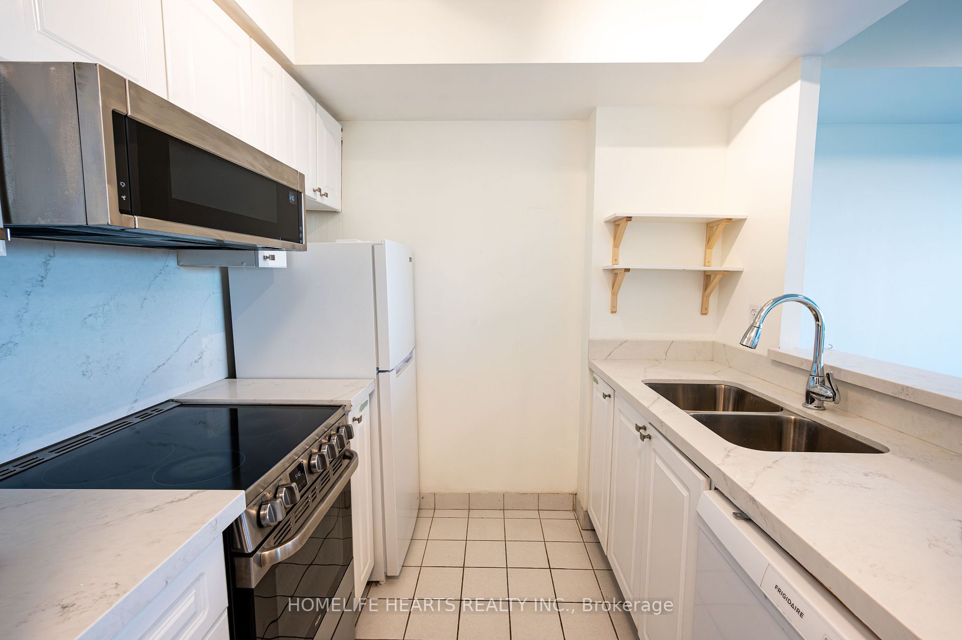 18 Lee Centre Dr, #1001