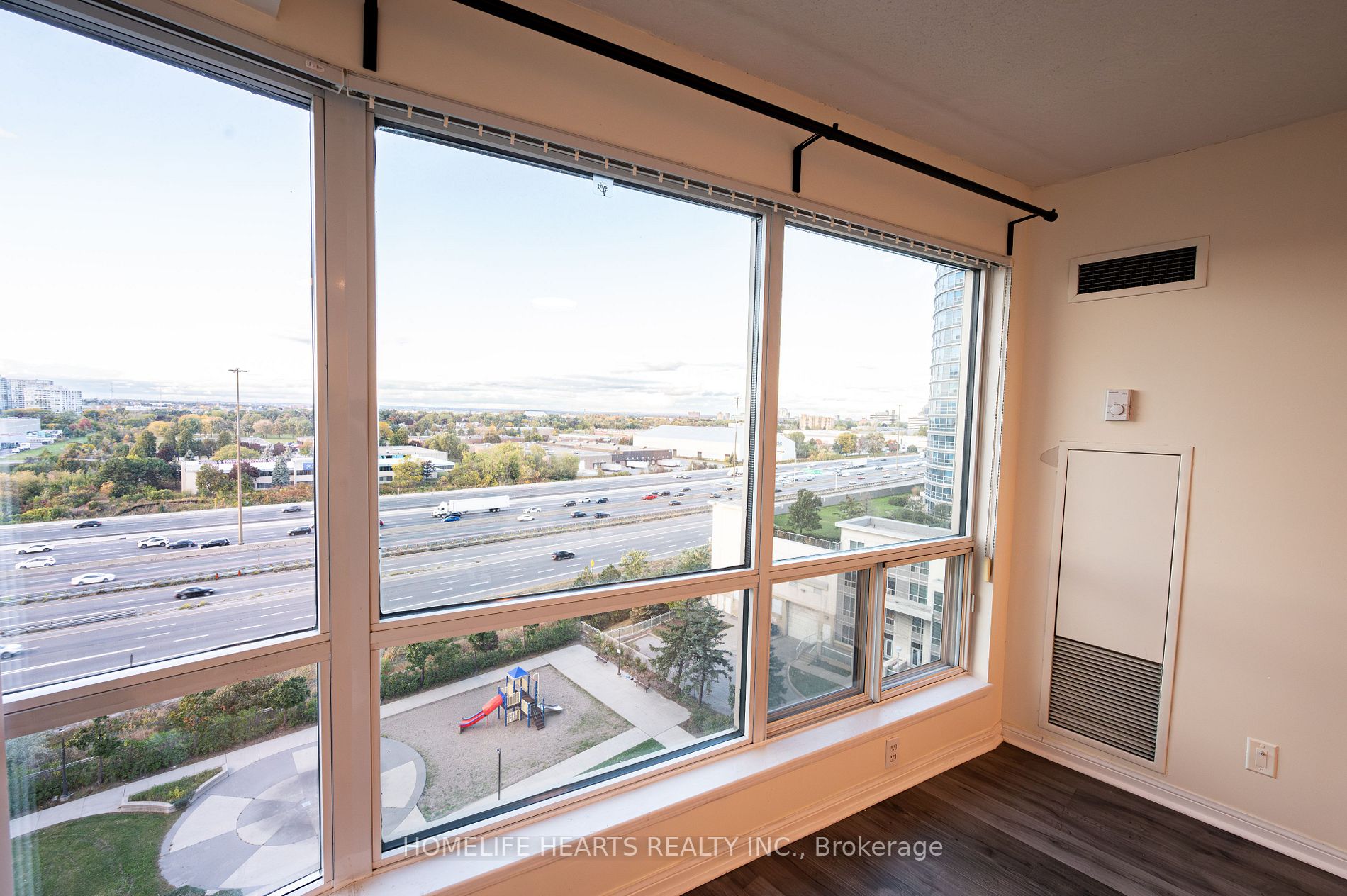 18 Lee Centre Dr, #1001