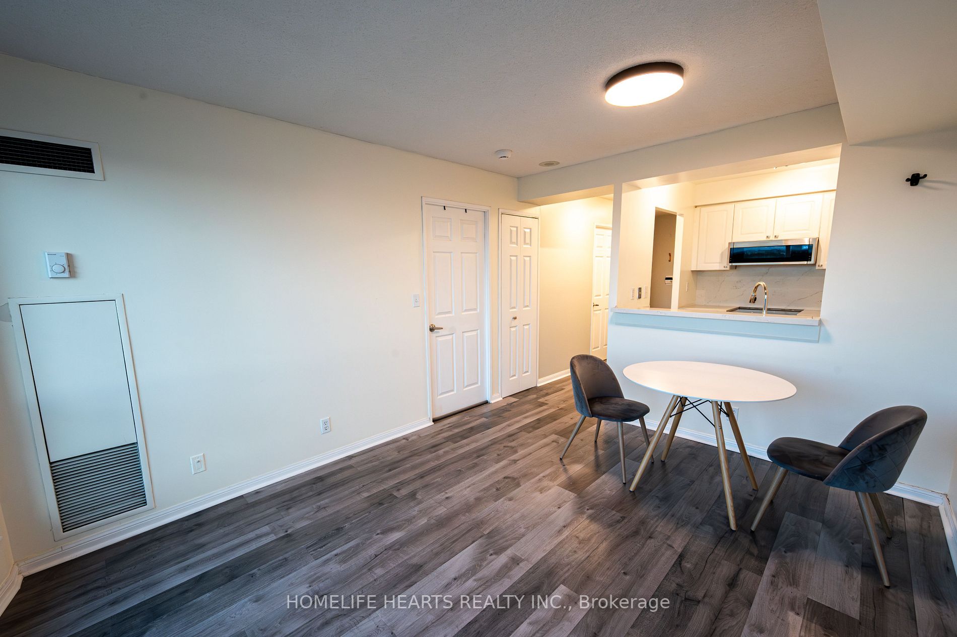 18 Lee Centre Dr, #1001