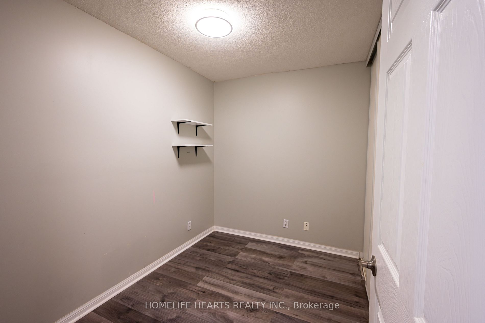 18 Lee Centre Dr, #1001
