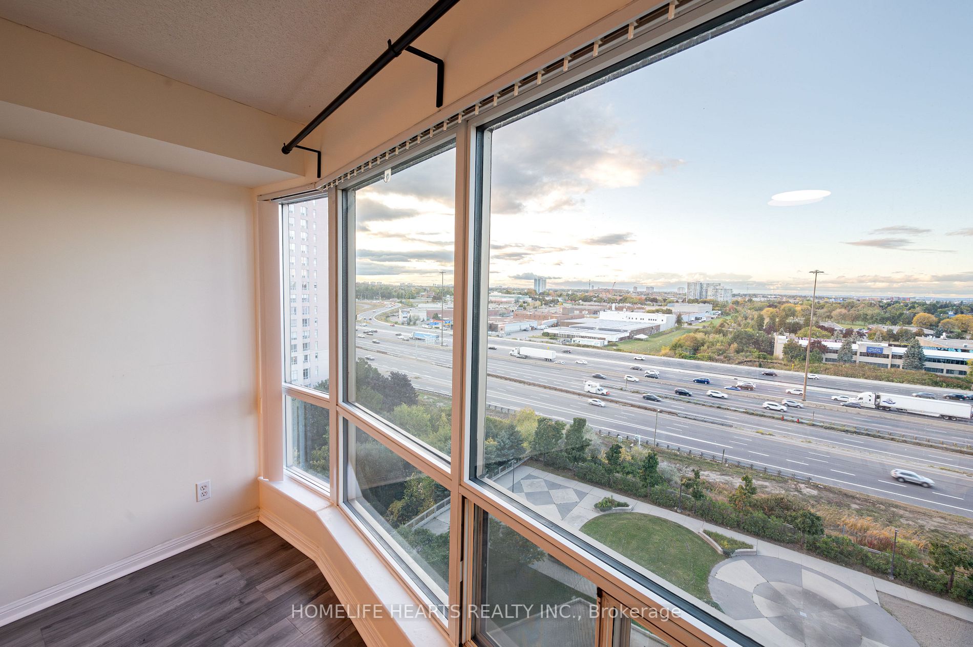 18 Lee Centre Dr, #1001