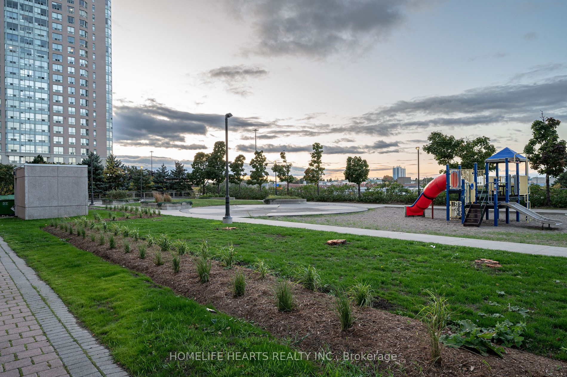 18 Lee Centre Dr, #1001