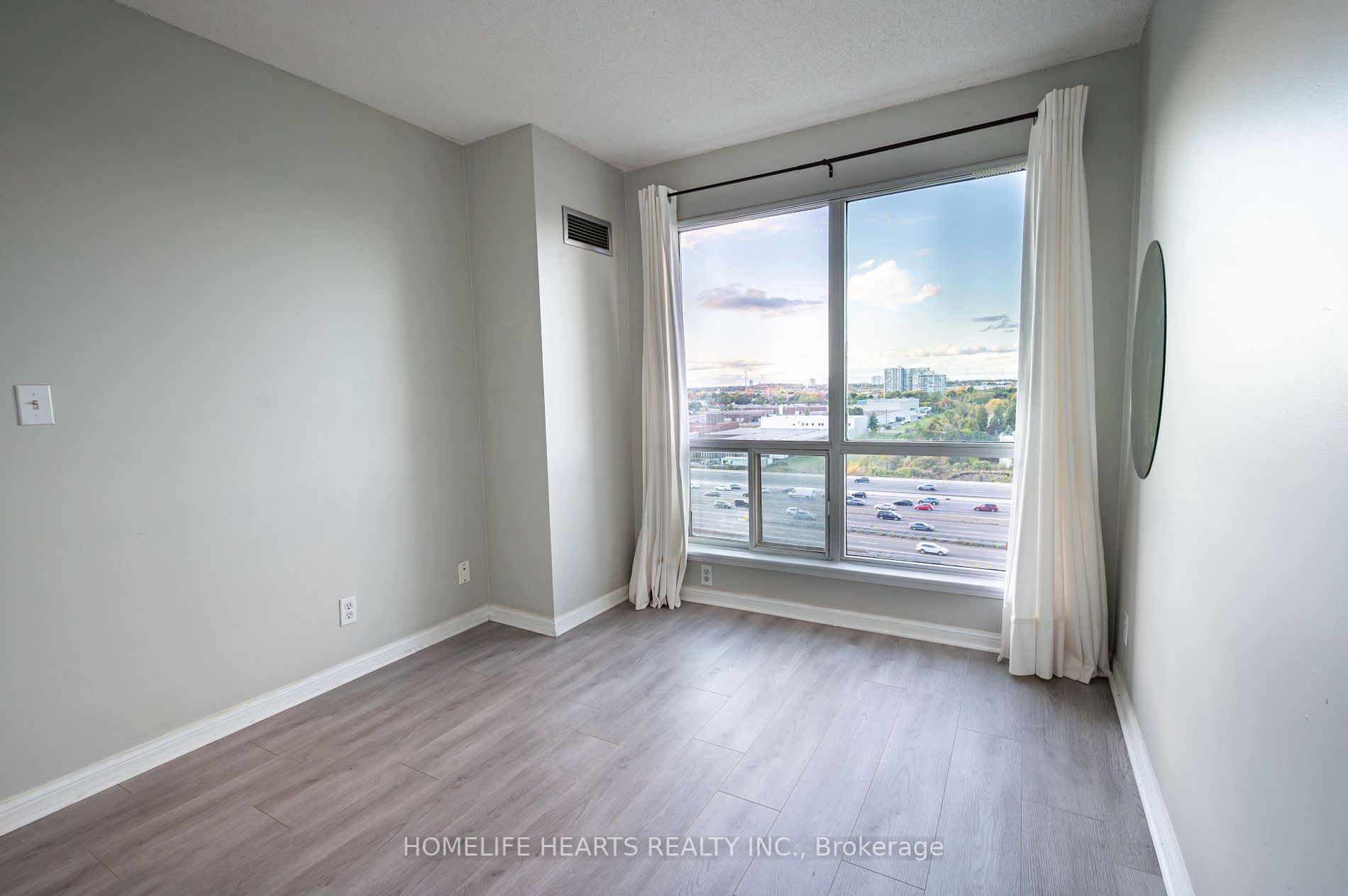 18 Lee Centre Dr, #1001