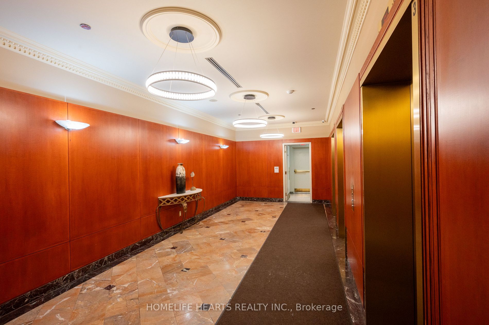 18 Lee Centre Dr, #1001