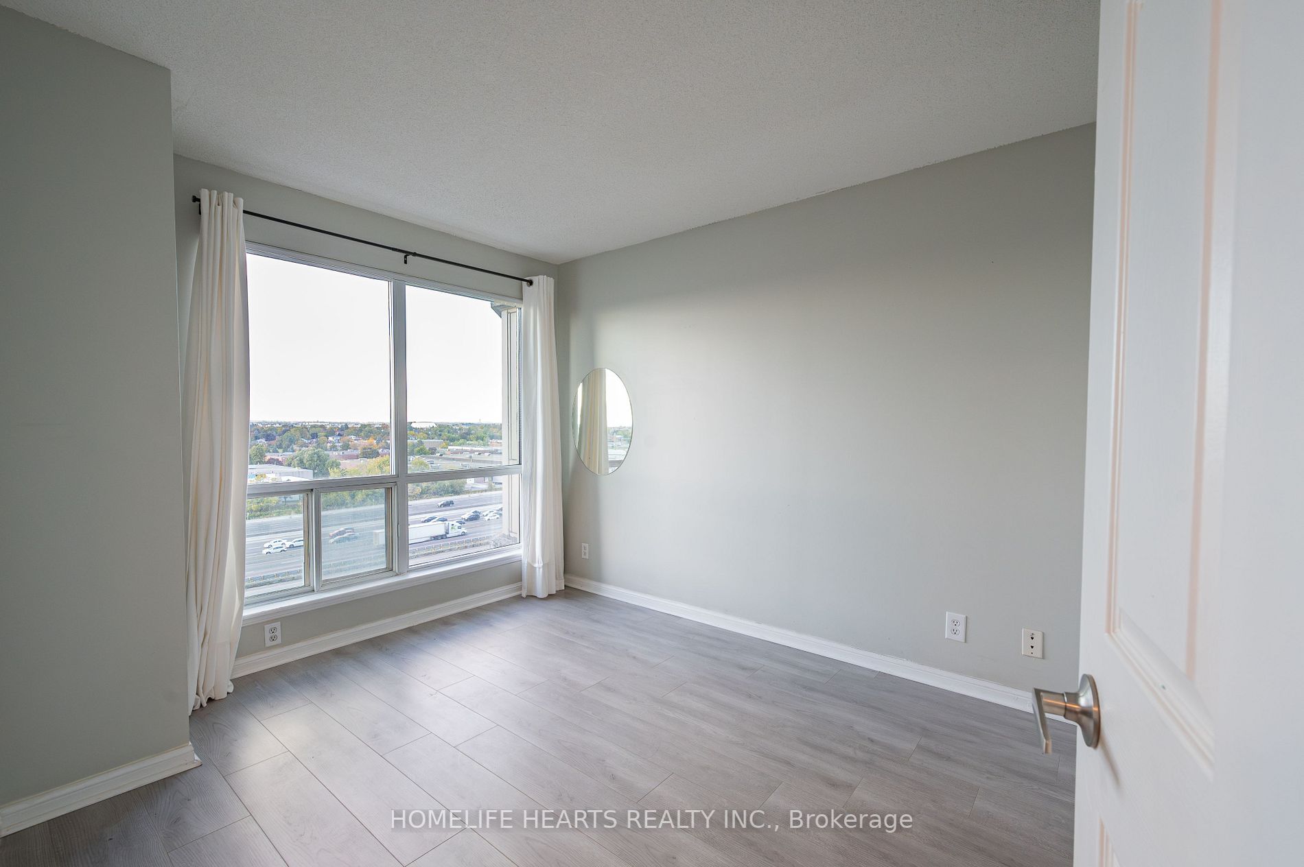 18 Lee Centre Dr, #1001