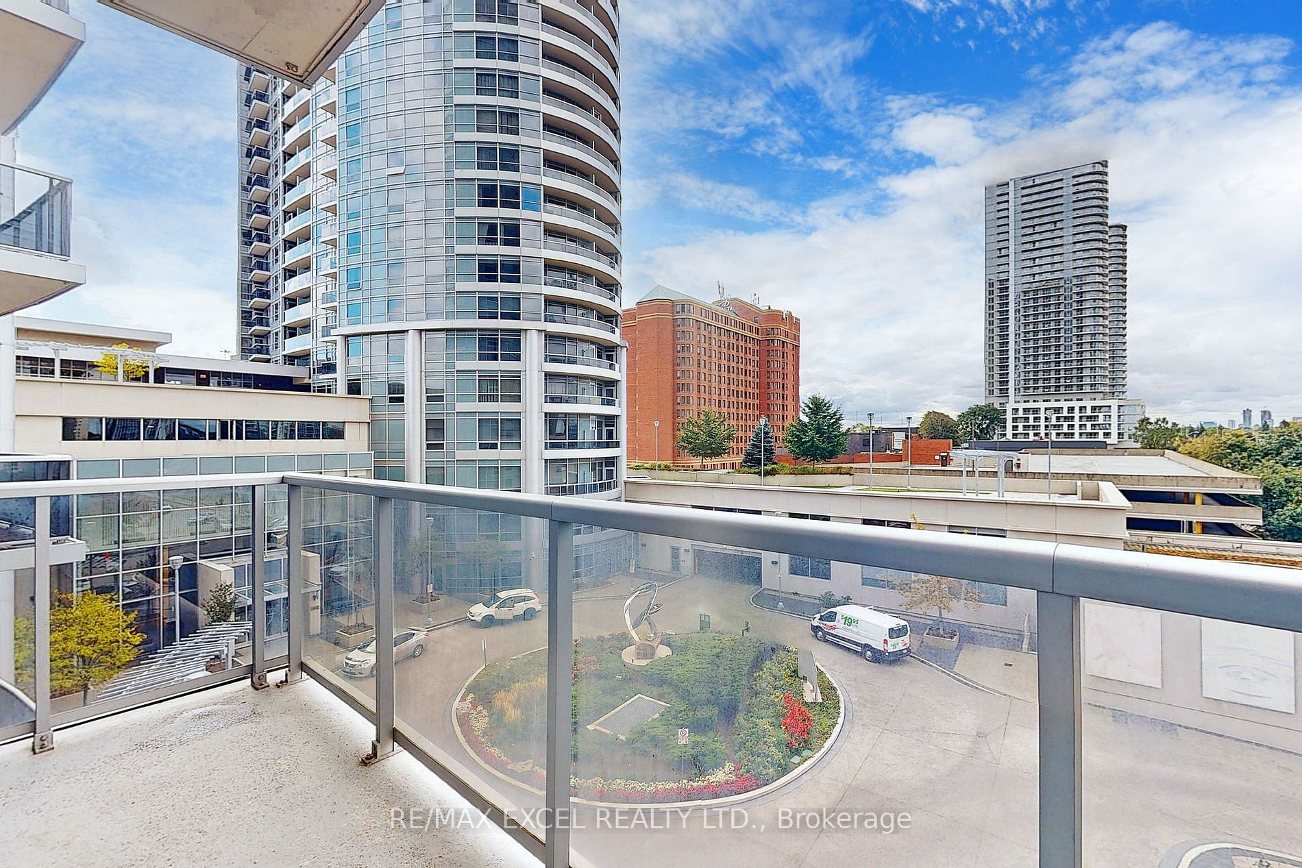 135 Village Green Sq, #421