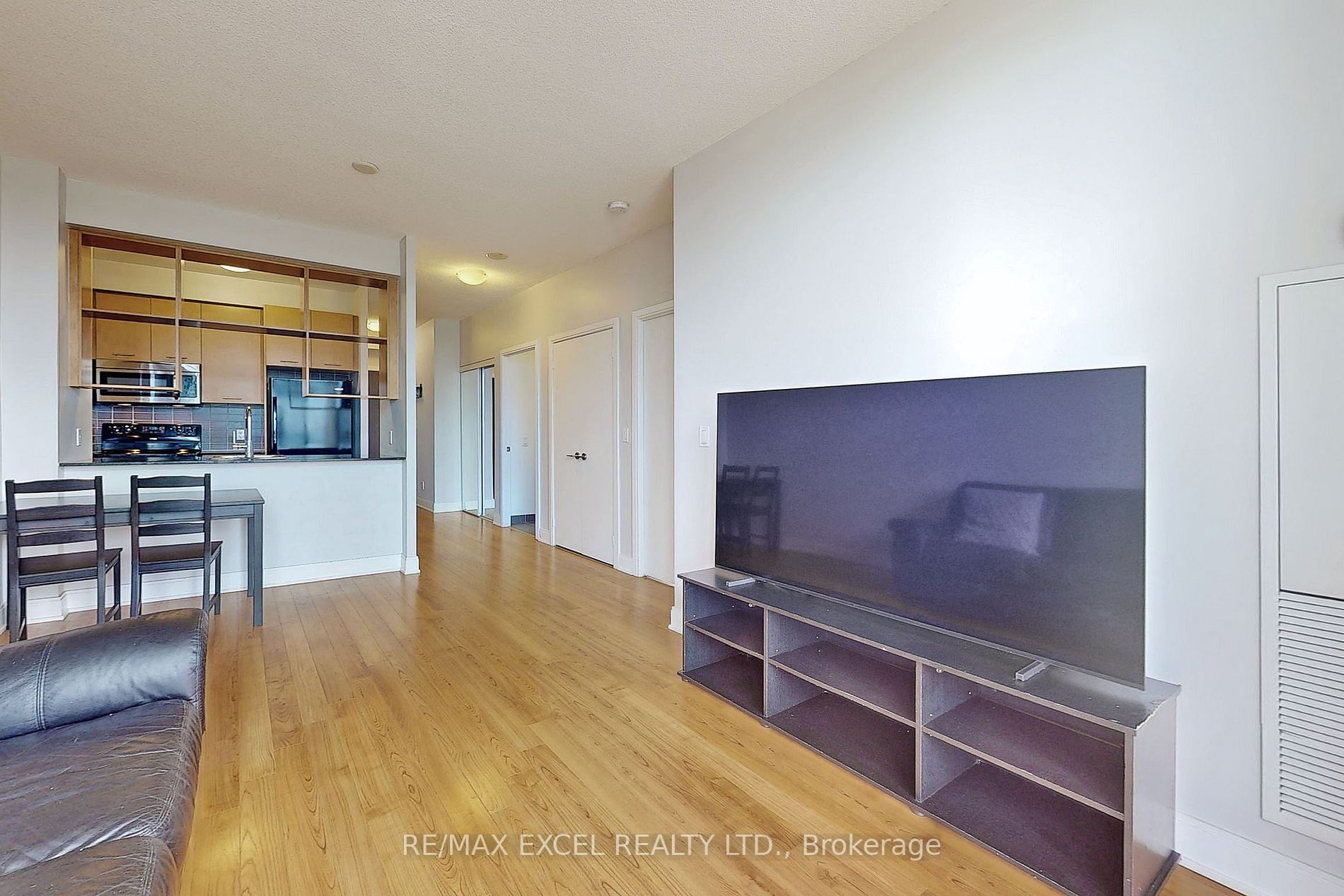 135 Village Green Sq, #421