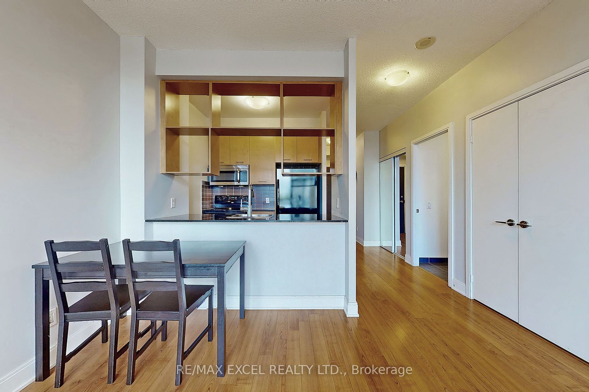 135 Village Green Sq, #421
