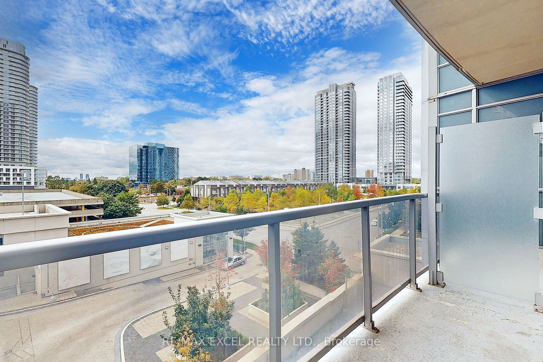 135 Village Green Sq, #421
