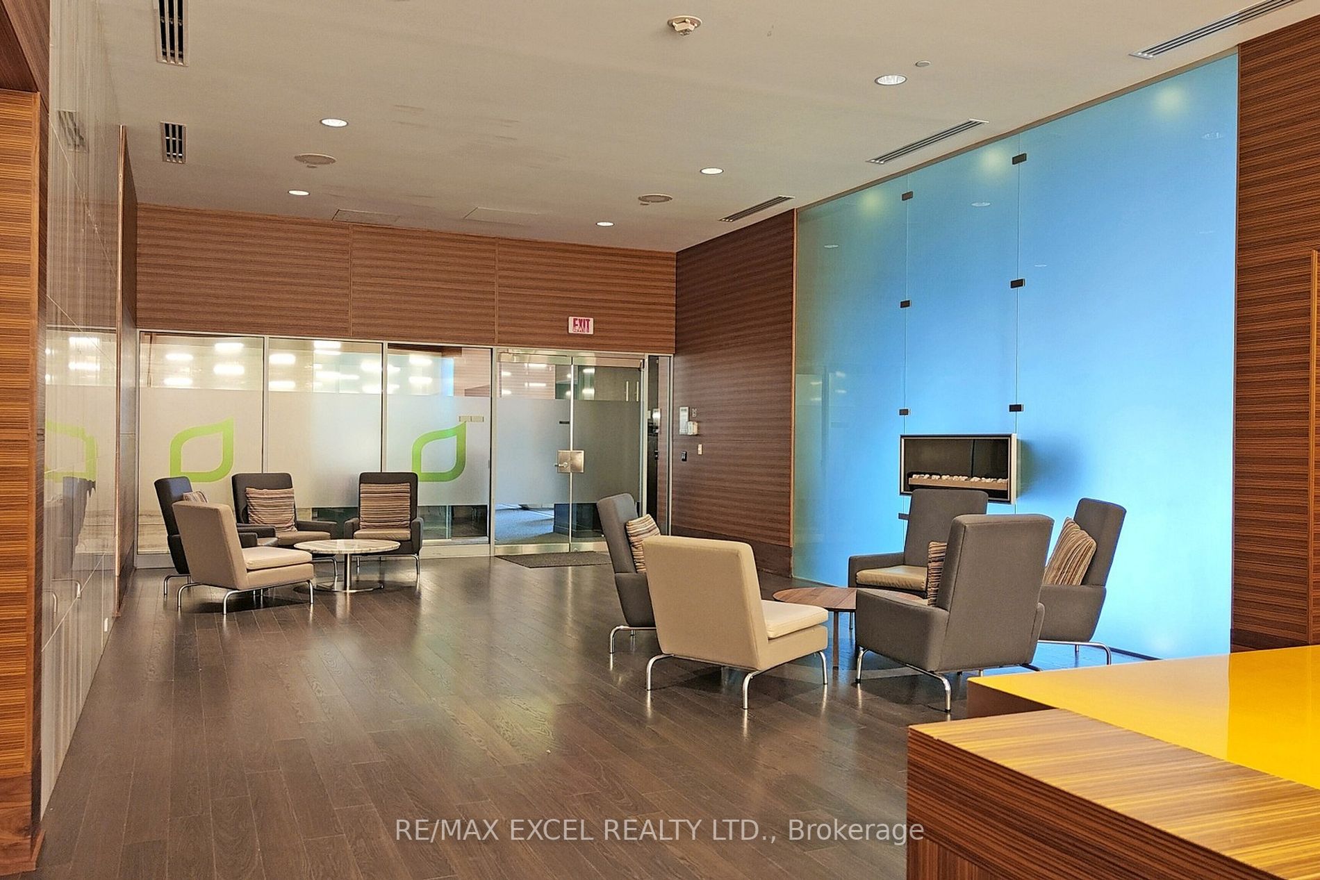135 Village Green Sq, #421