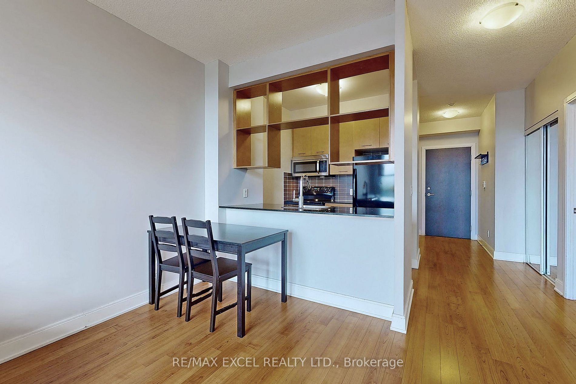 135 Village Green Sq, #421
