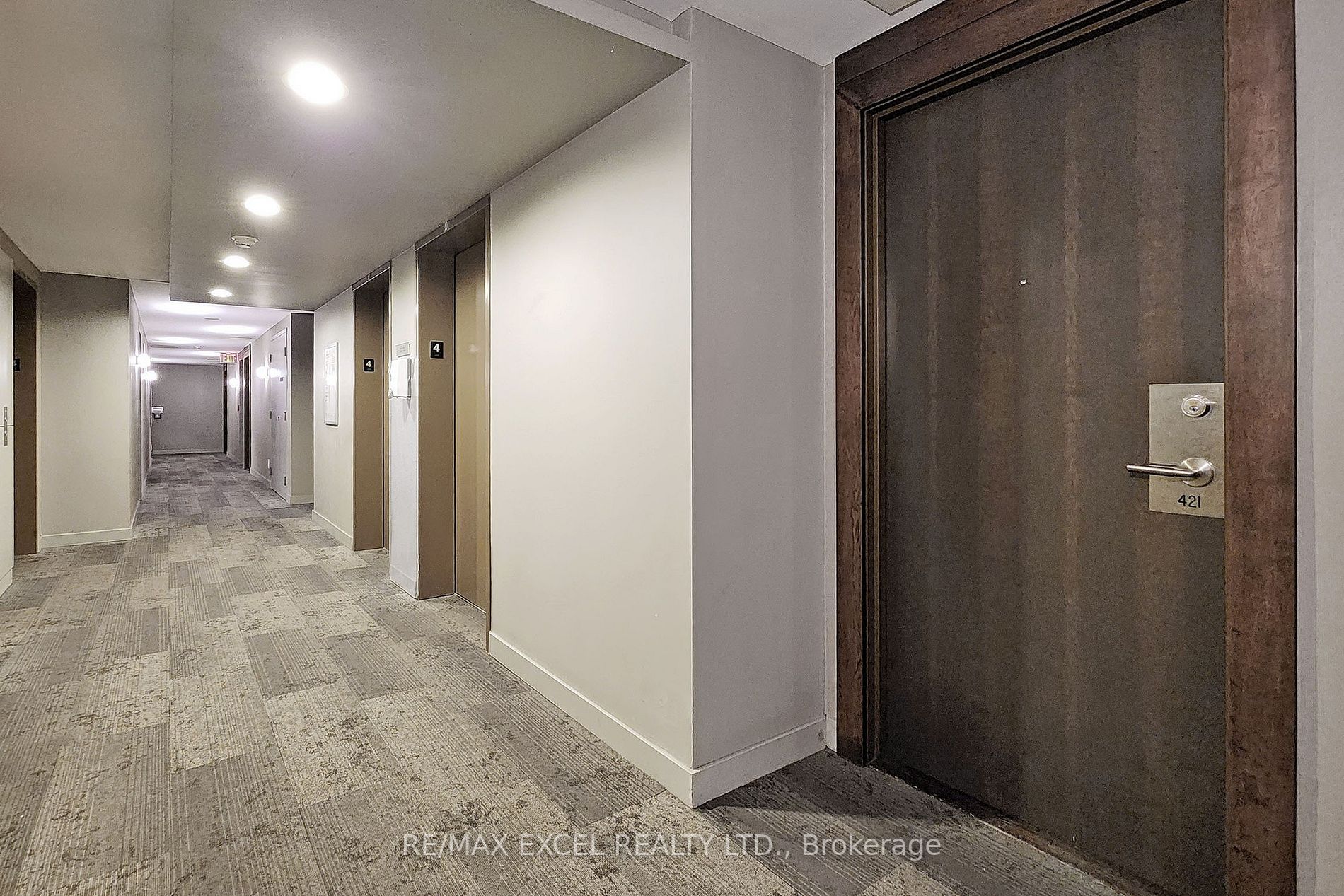 135 Village Green Sq, #421