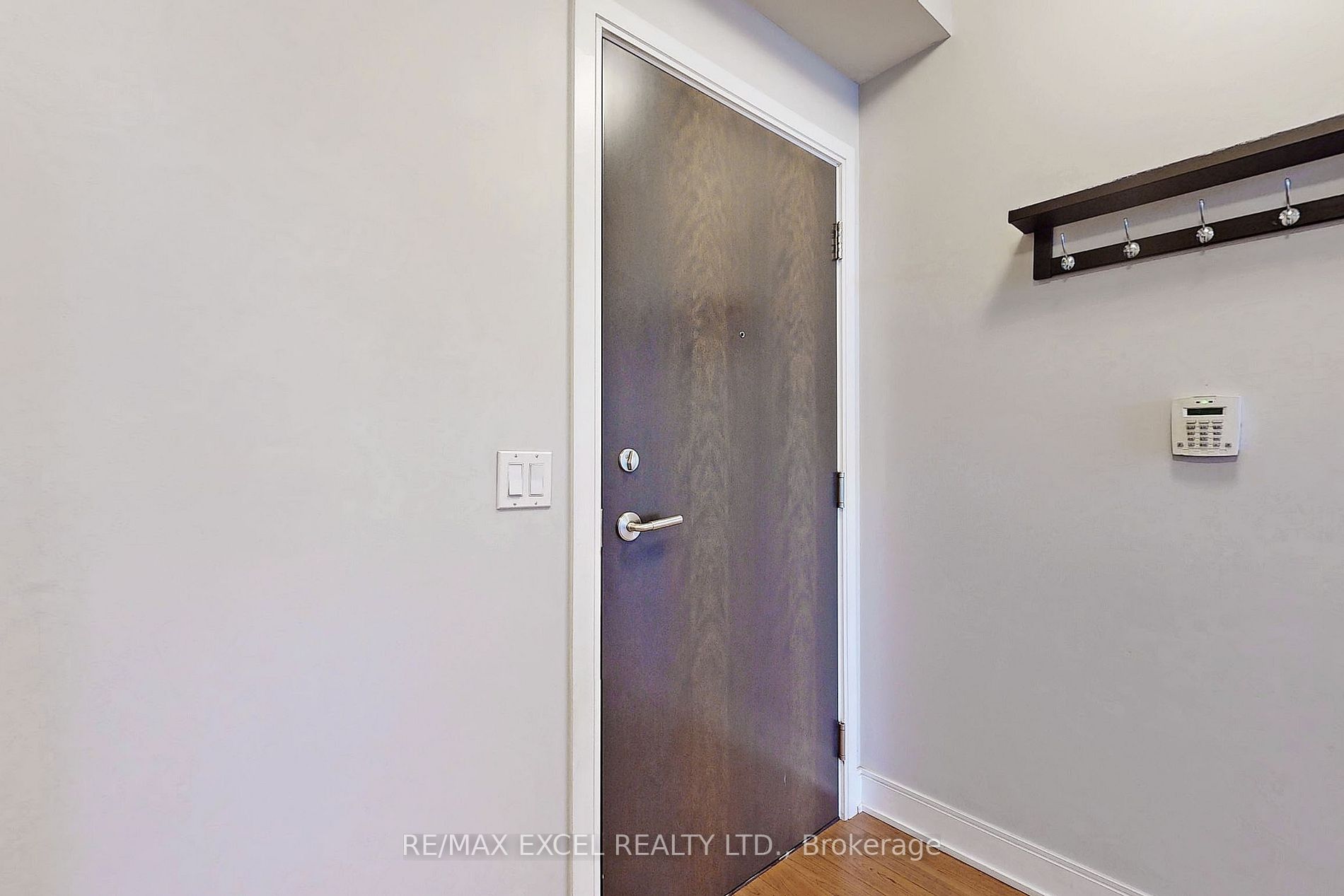 135 Village Green Sq, #421