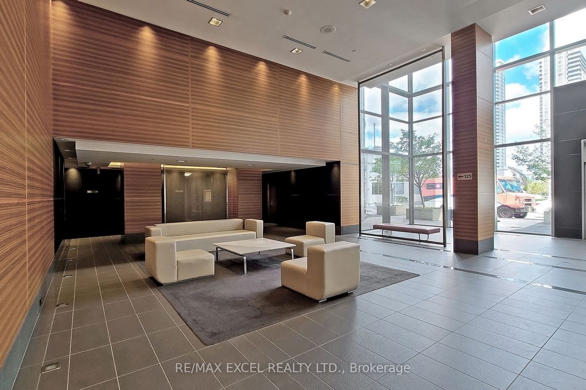 135 Village Green Sq, #421