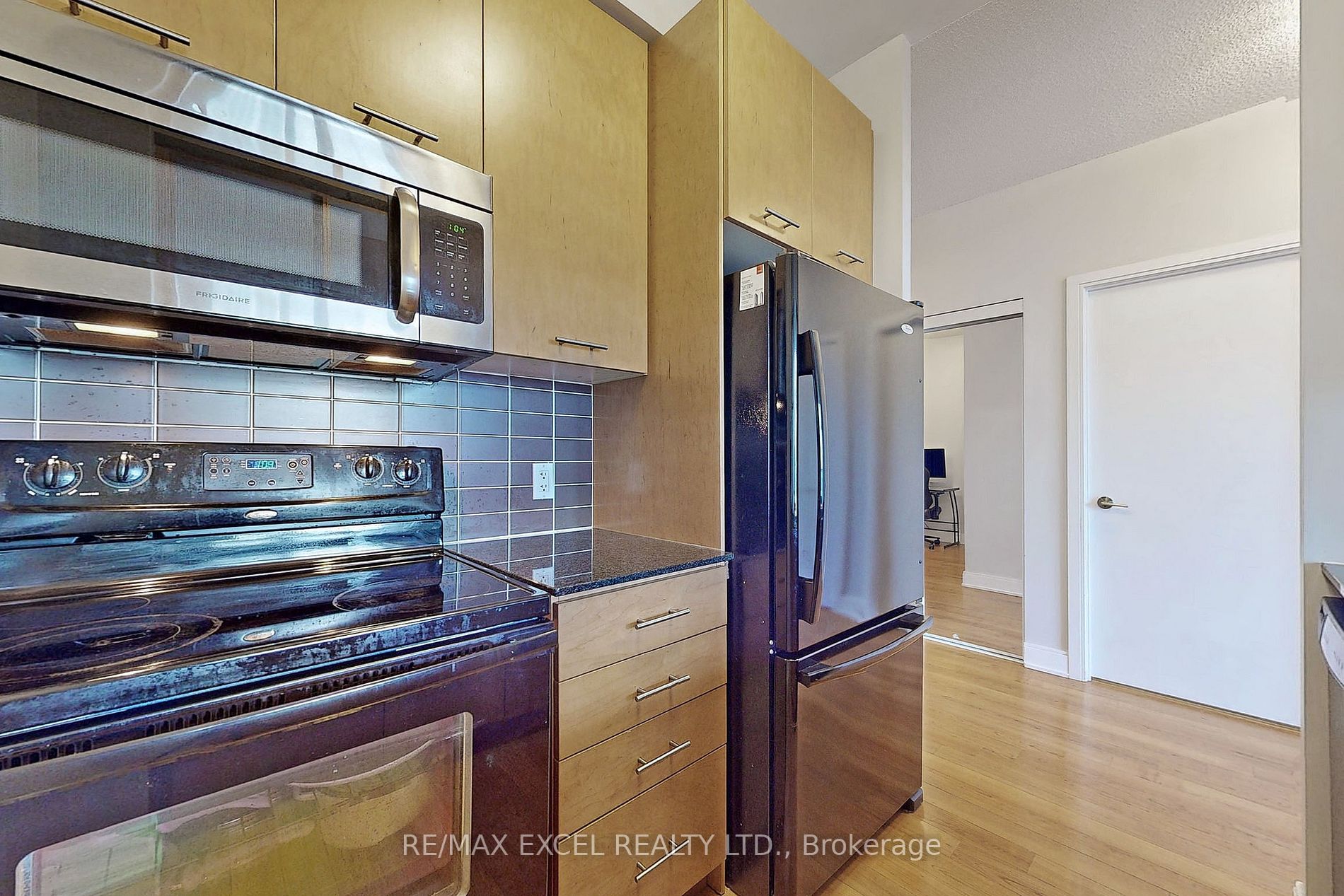 135 Village Green Sq, #421
