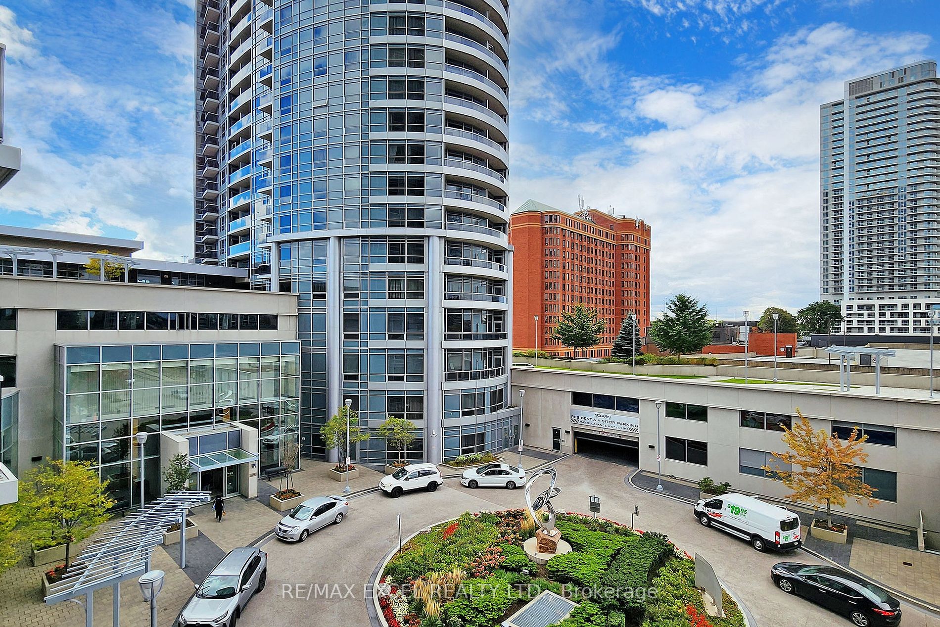 135 Village Green Sq, #421