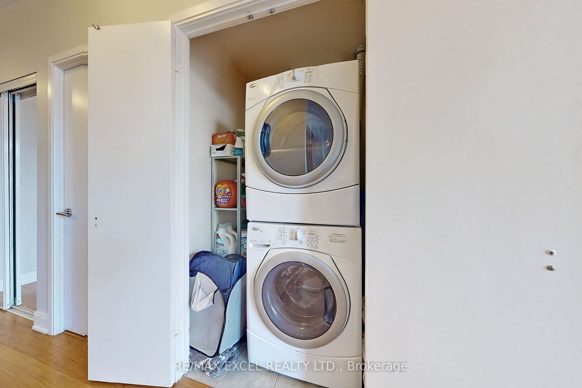 135 Village Green Sq, #421