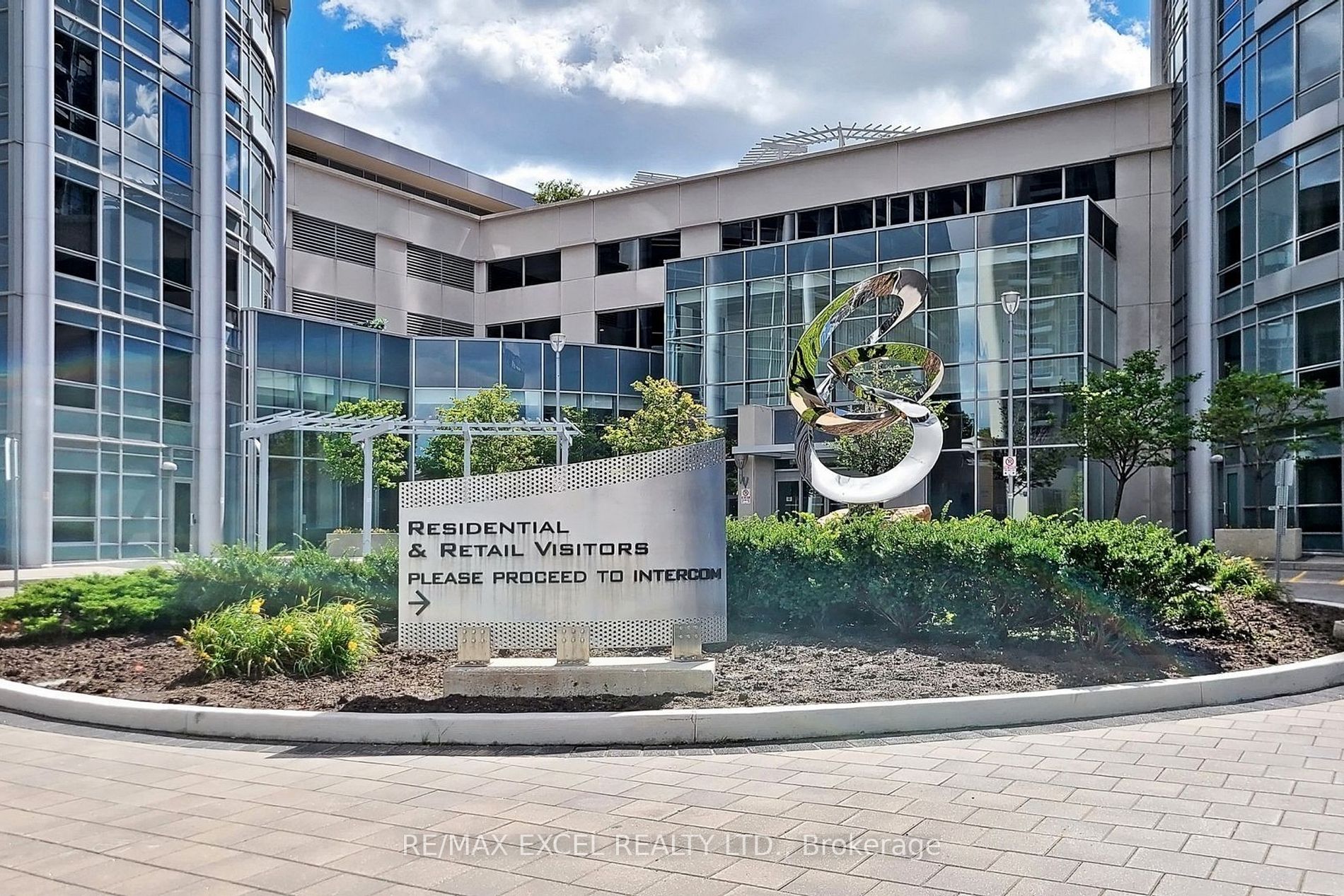 135 Village Green Sq, #421