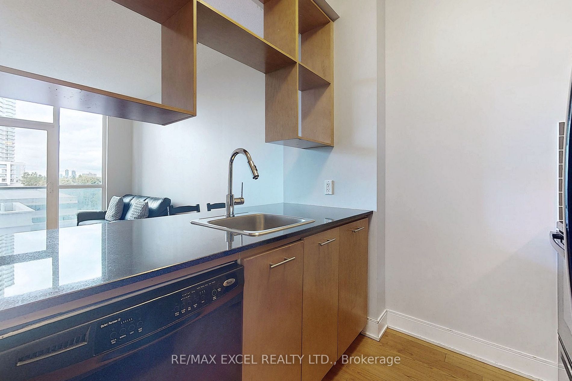 135 Village Green Sq, #421